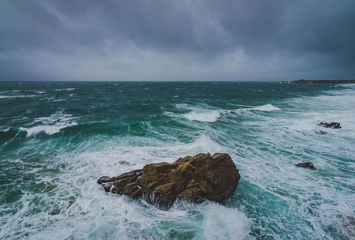 江河流入大海